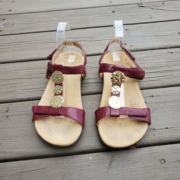 Vionic Farra Lizard Red Faux Leather Embossed Gold Metal Medallion Sandals 8.5 W - Picture 5 of 10